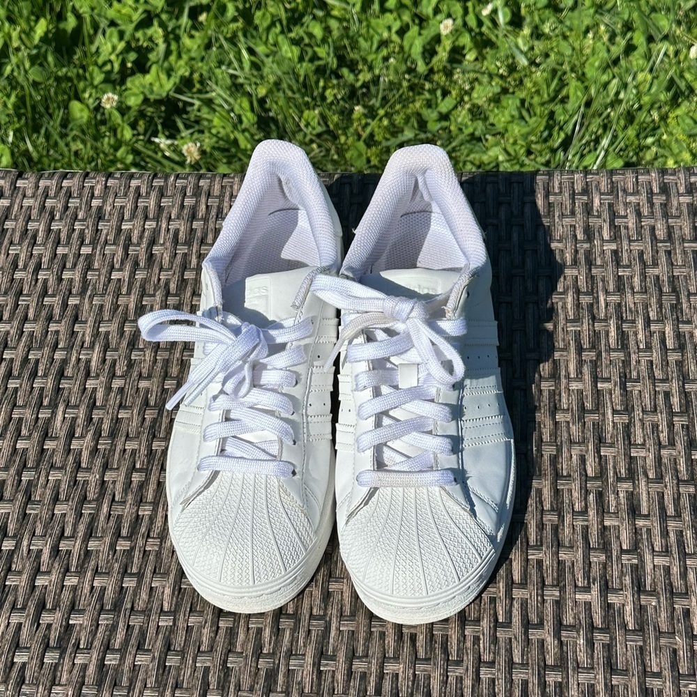 White Sneakers with Laces